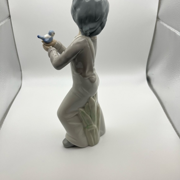 Vintage Porcelanas Casades Miguel Requena Valencia Spain Girl with Bird 8.5" - Picture 2 of 5